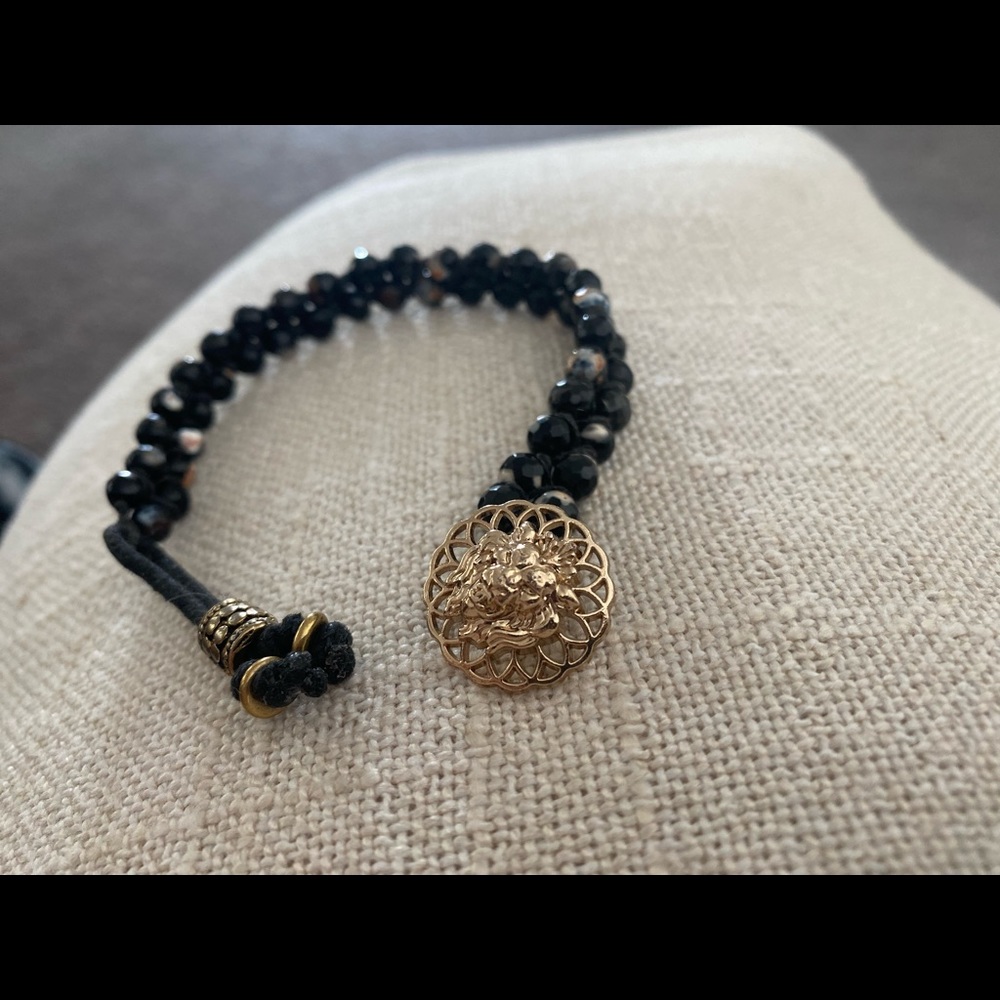 Black Agate bracelet with vintage Lion button clasp
